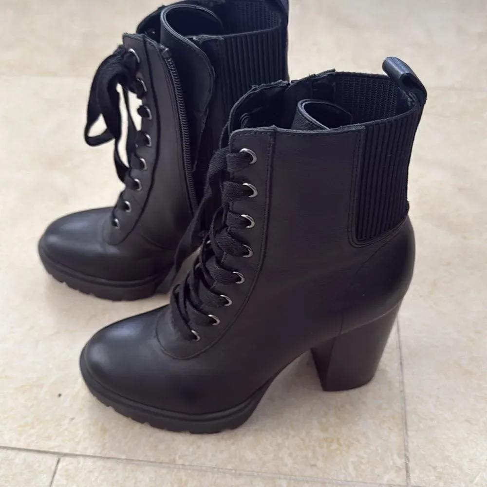 STEVE MADDEN - Black Lace-Up Ankle Boots - Size 6.5 Leather Boots - WORN ONCE - Picture 3 of 6